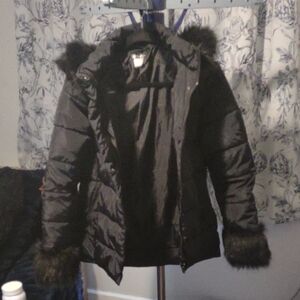 NWOT- Venus Women's Black Fur-Trimmed Puffer Jacket Size Small